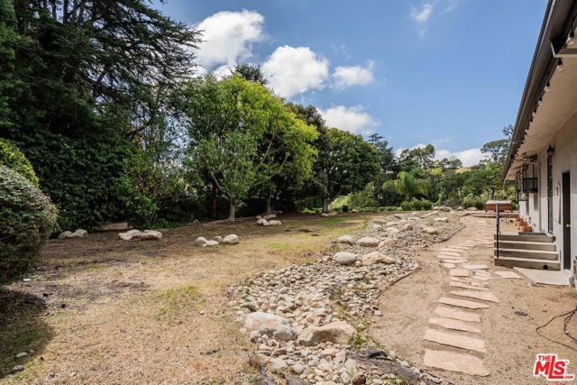 1250 N Norman Place, Los Angeles, CA 90049