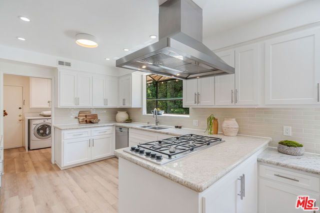 1250 N Norman Place, Los Angeles, CA 90049