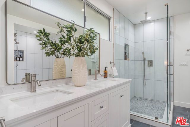 1250 N Norman Place, Los Angeles, CA 90049