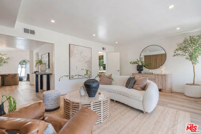 1250 N Norman Place, Los Angeles, CA 90049