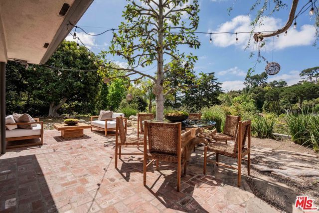 1250 N Norman Place, Los Angeles, CA 90049