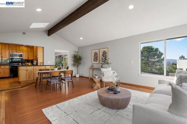 84 Grandview Pl, Walnut Creek, CA 94595