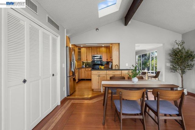 84 Grandview Pl, Walnut Creek, CA 94595