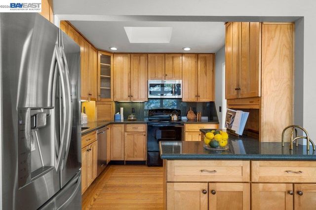 84 Grandview Pl, Walnut Creek, CA 94595