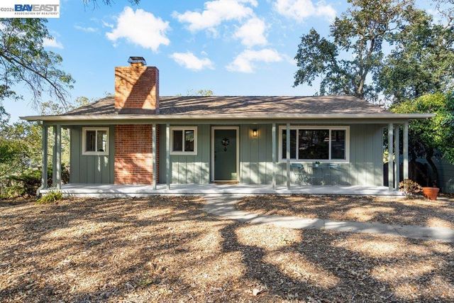84 Grandview Pl, Walnut Creek, CA 94595