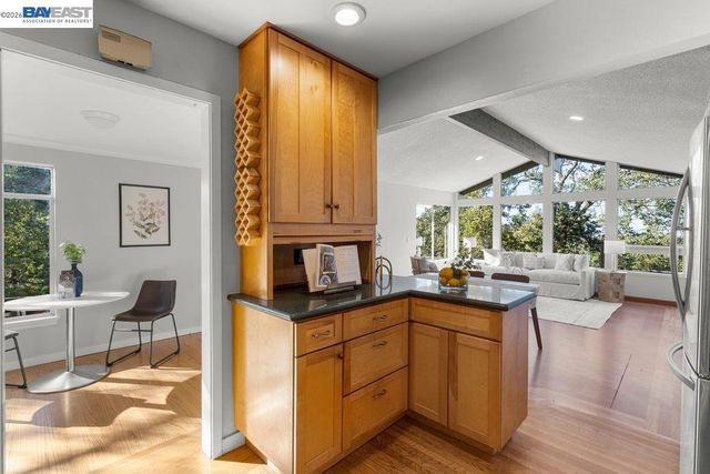 84 Grandview Pl, Walnut Creek, CA 94595