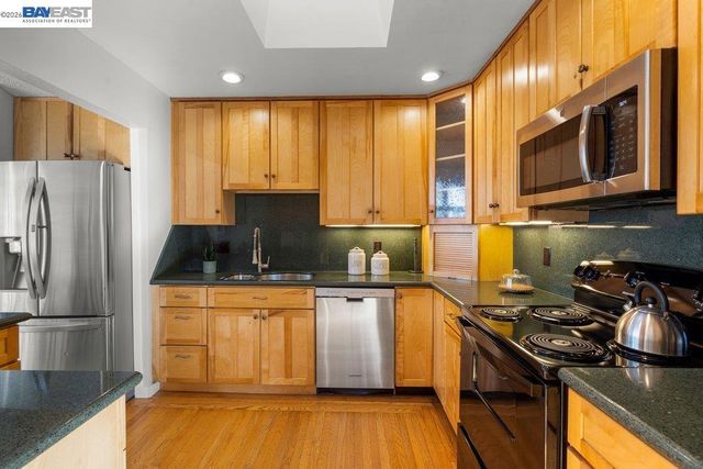 84 Grandview Pl, Walnut Creek, CA 94595