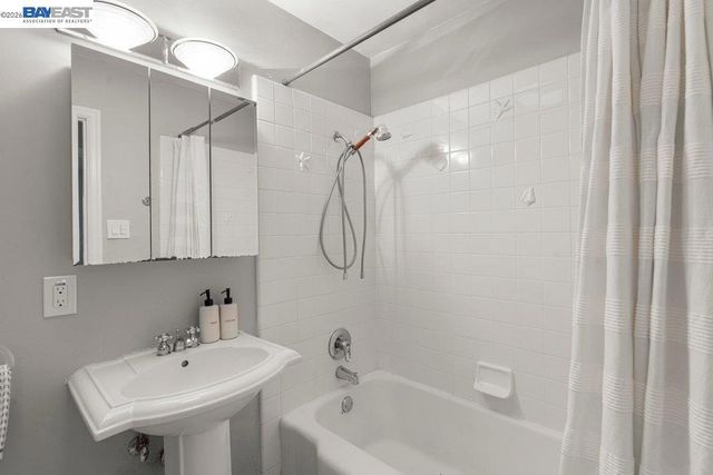 84 Grandview Pl, Walnut Creek, CA 94595