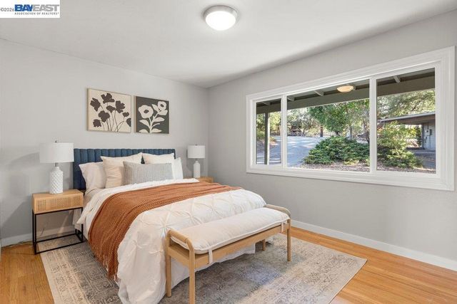 84 Grandview Pl, Walnut Creek, CA 94595