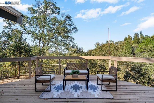 84 Grandview Pl, Walnut Creek, CA 94595