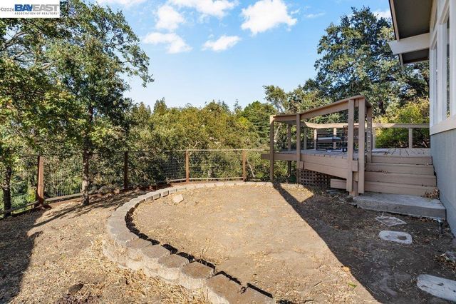 84 Grandview Pl, Walnut Creek, CA 94595