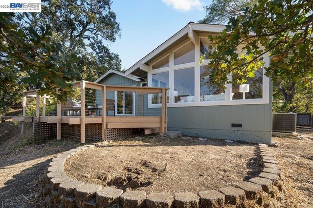 84 Grandview Pl, Walnut Creek, CA 94595