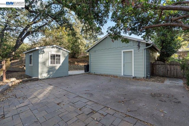 84 Grandview Pl, Walnut Creek, CA 94595