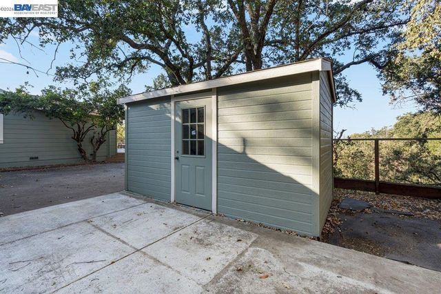 84 Grandview Pl, Walnut Creek, CA 94595