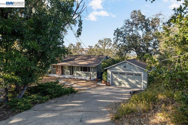 84 Grandview Pl, Walnut Creek, CA 94595