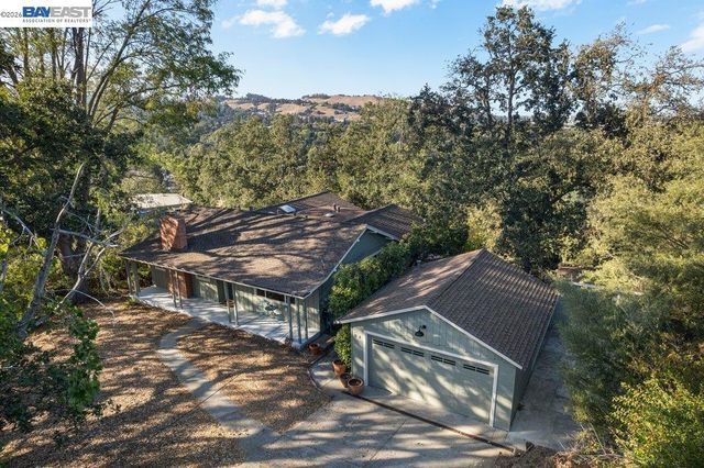 84 Grandview Pl, Walnut Creek, CA 94595