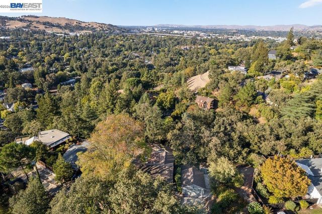 84 Grandview Pl, Walnut Creek, CA 94595