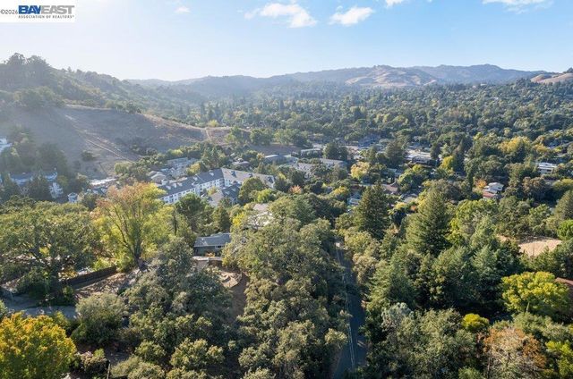 84 Grandview Pl, Walnut Creek, CA 94595