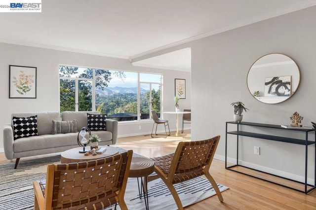 84 Grandview Pl, Walnut Creek, CA 94595