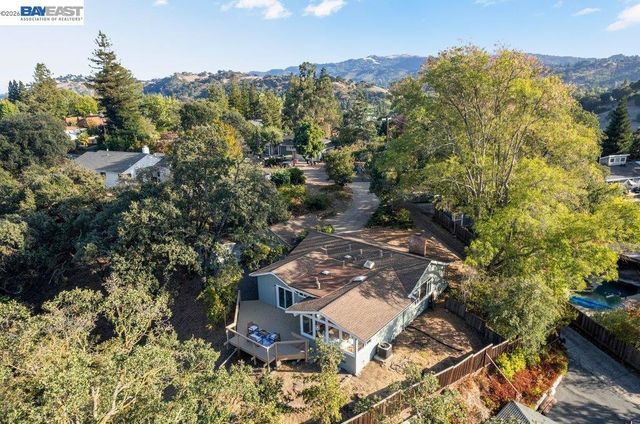 84 Grandview Pl, Walnut Creek, CA 94595