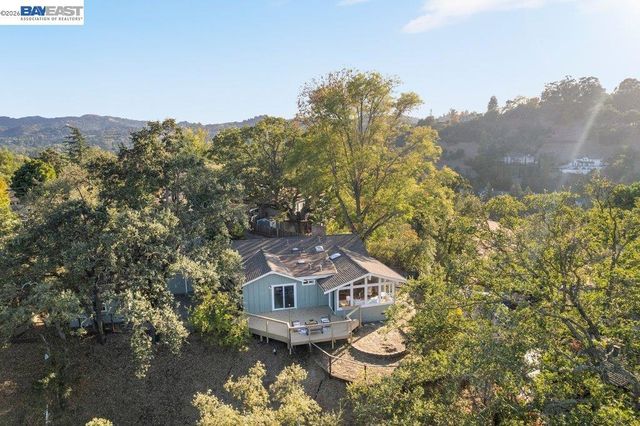 84 Grandview Pl, Walnut Creek, CA 94595