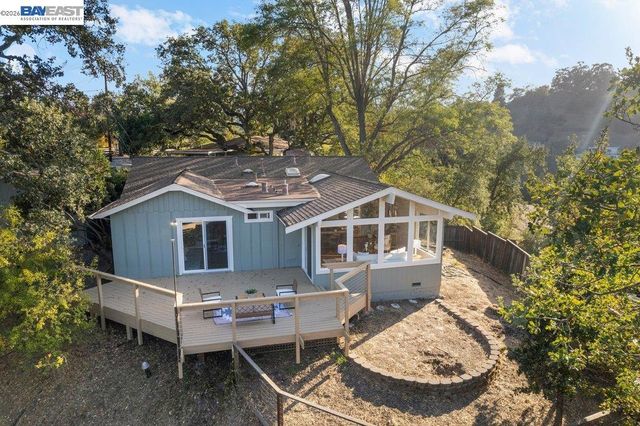 84 Grandview Pl, Walnut Creek, CA 94595