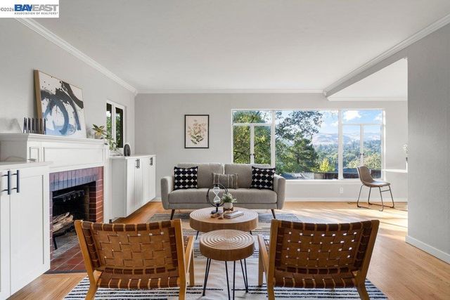 84 Grandview Pl, Walnut Creek, CA 94595