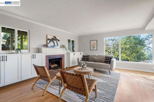 84 Grandview Pl, Walnut Creek, CA 94595