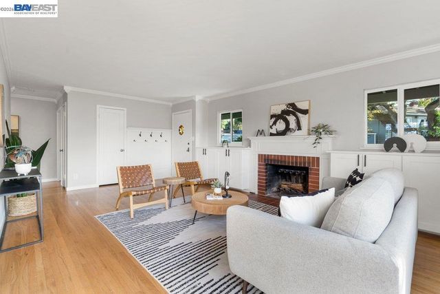 84 Grandview Pl, Walnut Creek, CA 94595