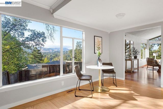 84 Grandview Pl, Walnut Creek, CA 94595