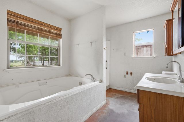 356 Farney Road, Golinda, TX 76655