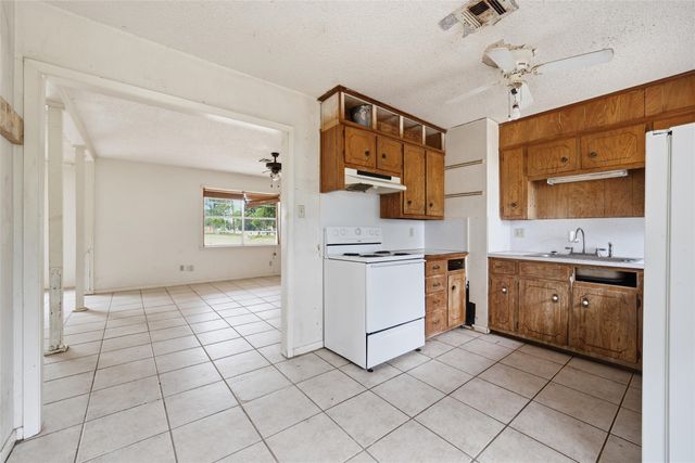356 Farney Road, Golinda, TX 76655