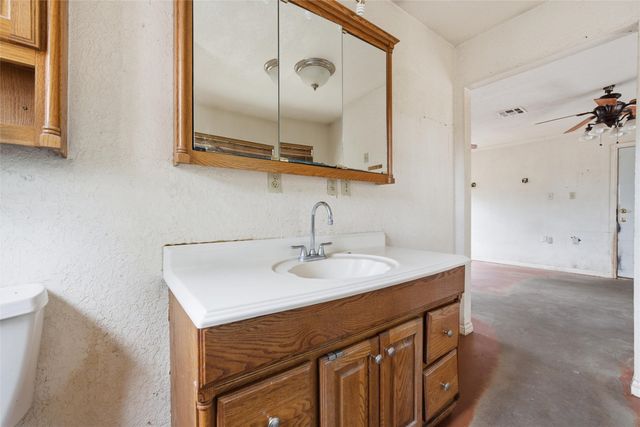 356 Farney Road, Golinda, TX 76655