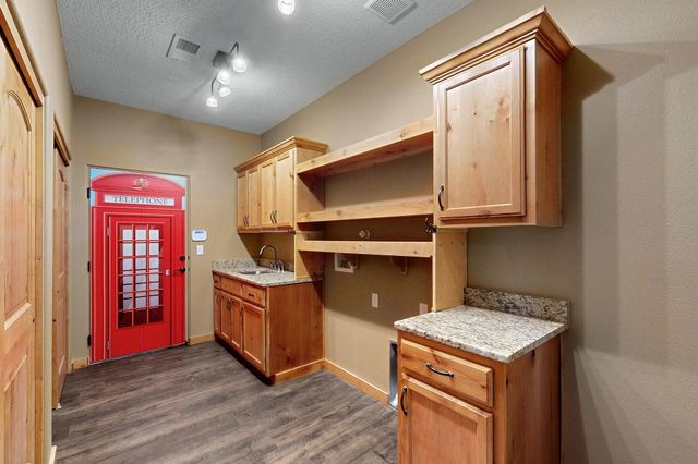 1628 Drake Road, Los Lunas, NM 87031