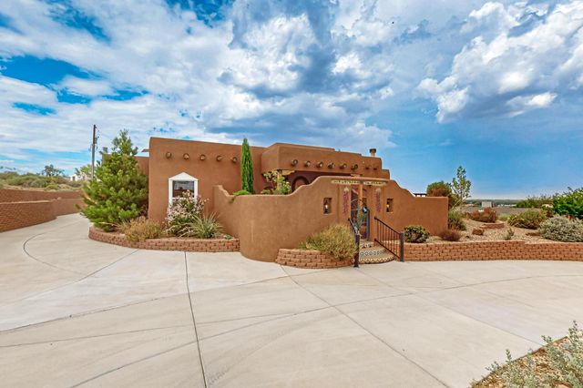 1628 Drake Road, Los Lunas, NM 87031