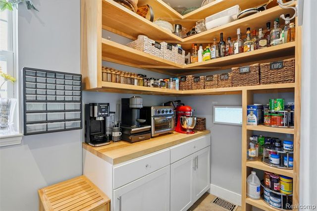 4592 Leblanc Court, Brighton, MI 48116