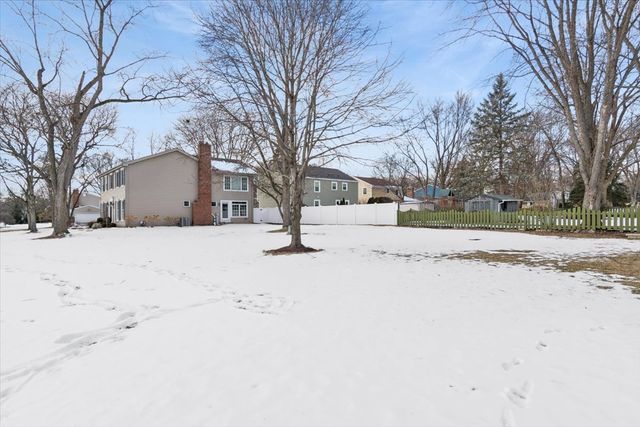 1123 Mill Race Lane, Naperville, IL 60565