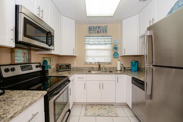 13 Lake Vista Trail 202, Port St Lucie, FL 34952