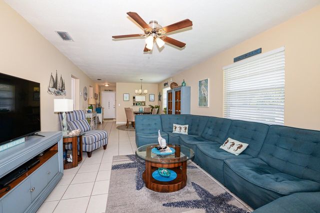 13 Lake Vista Trail 202, Port St Lucie, FL 34952