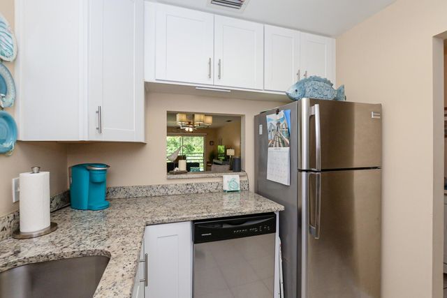 13 Lake Vista Trail 202, Port St Lucie, FL 34952