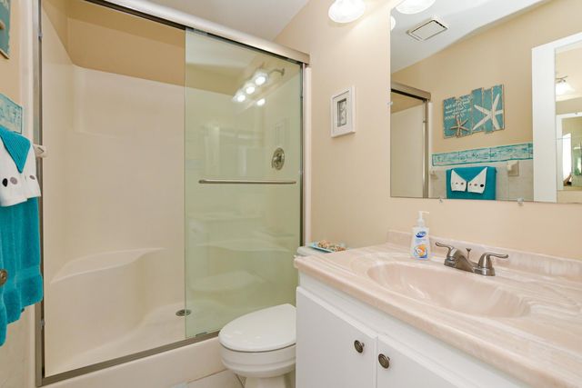 13 Lake Vista Trail 202, Port St Lucie, FL 34952