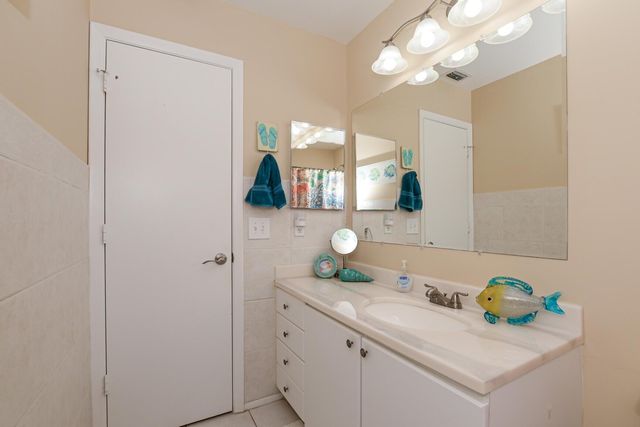 13 Lake Vista Trail 202, Port St Lucie, FL 34952