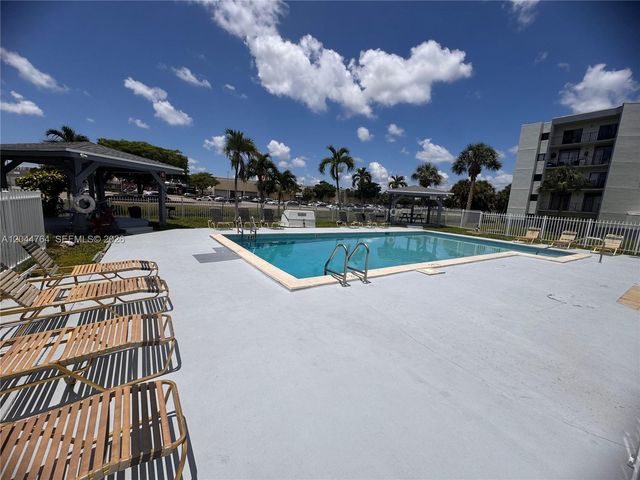 1820 W 53rd Street 517, Hialeah, FL 33012