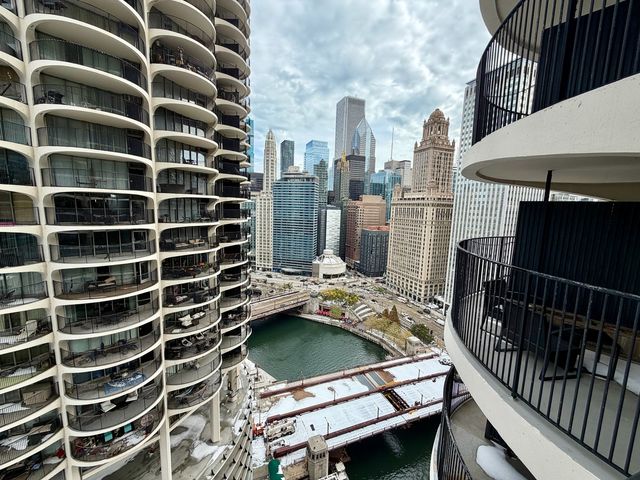 300 N STATE Street 2807, Chicago, IL 60654