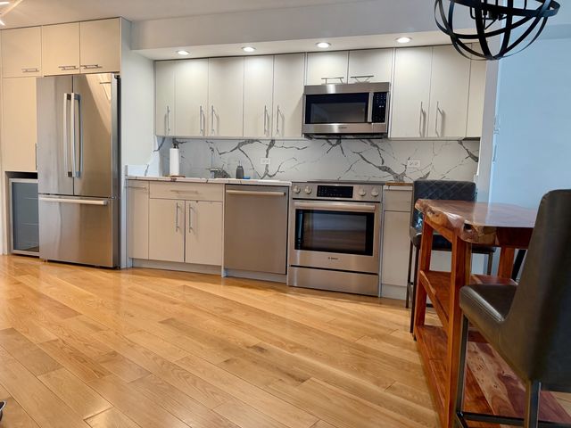 300 N STATE Street 2807, Chicago, IL 60654