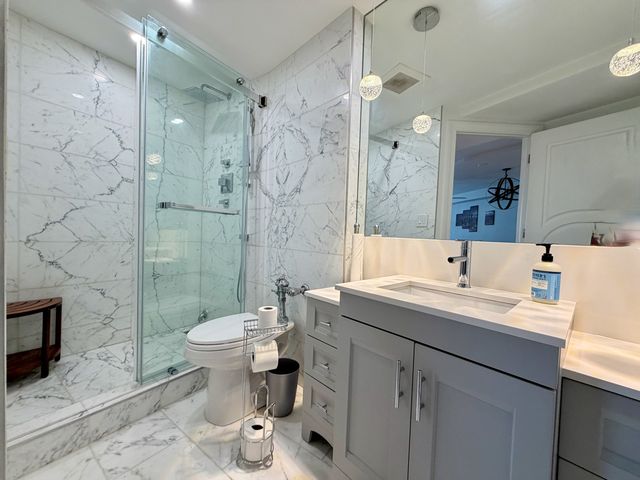 300 N STATE Street 2807, Chicago, IL 60654