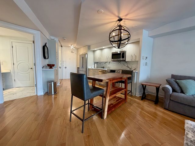 300 N STATE Street 2807, Chicago, IL 60654