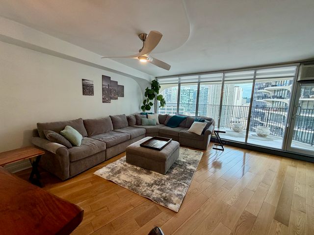 300 N STATE Street 2807, Chicago, IL 60654