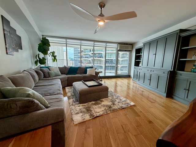 300 N STATE Street 2807, Chicago, IL 60654