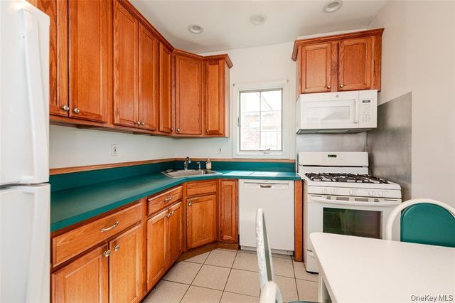 32 E Atlantic Avenue, Oceanside, NY 11572